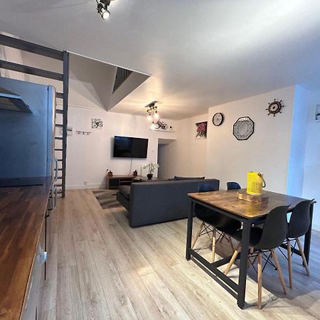 シェルブール・アン・コタンタンLa Casa Tres - Cosy In The Very Centre Portアパートメント エクステリア 写真