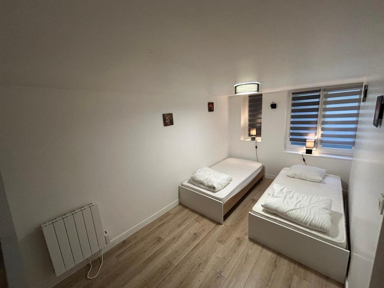 シェルブール・アン・コタンタンLa Casa Tres - Cosy In The Very Centre Portアパートメント エクステリア 写真