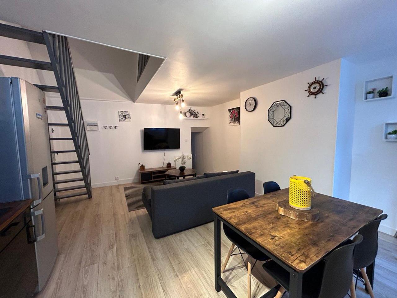 シェルブール・アン・コタンタンLa Casa Tres - Cosy In The Very Centre Portアパートメント エクステリア 写真