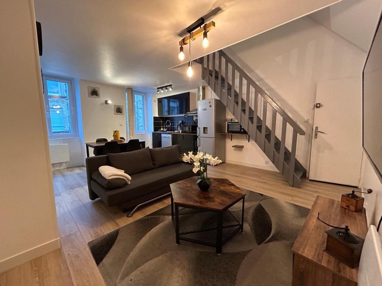 シェルブール・アン・コタンタンLa Casa Tres - Cosy In The Very Centre Portアパートメント エクステリア 写真